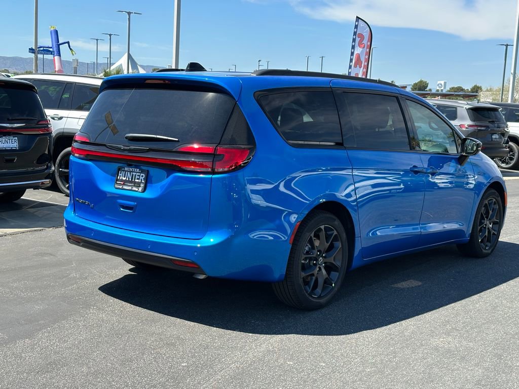 New 2026 Chrysler Pacifica Select FWD image 8