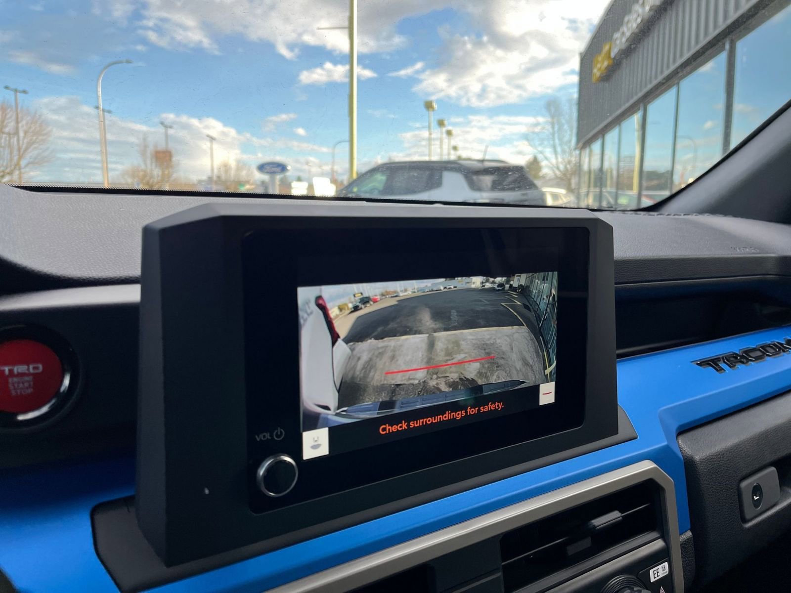 Used 2025 Toyota Tacoma TRD Off-Road image 18