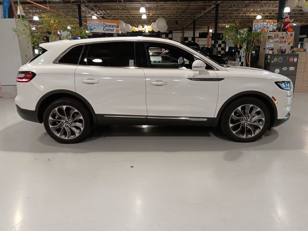 Used 2022 Lincoln Nautilus Reserve w/ Luxury Package image 5