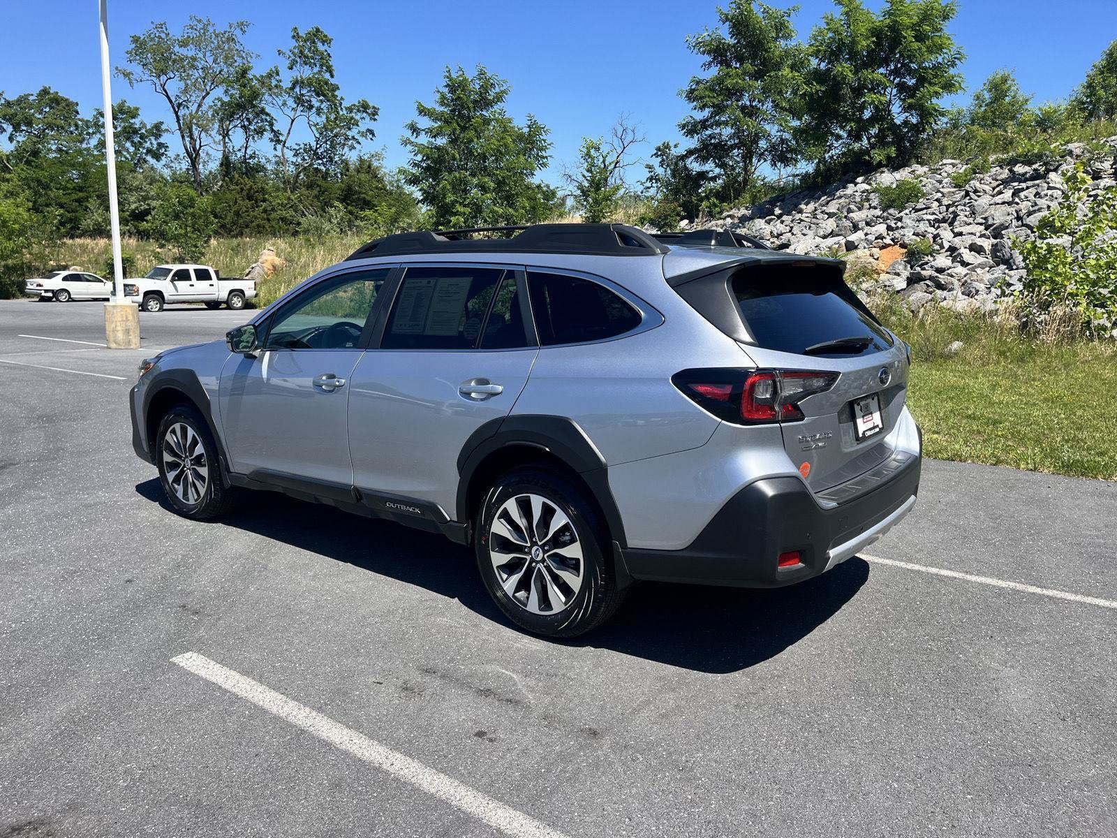 Certified 2025 Subaru Outback Limited AWD/4WD image 7