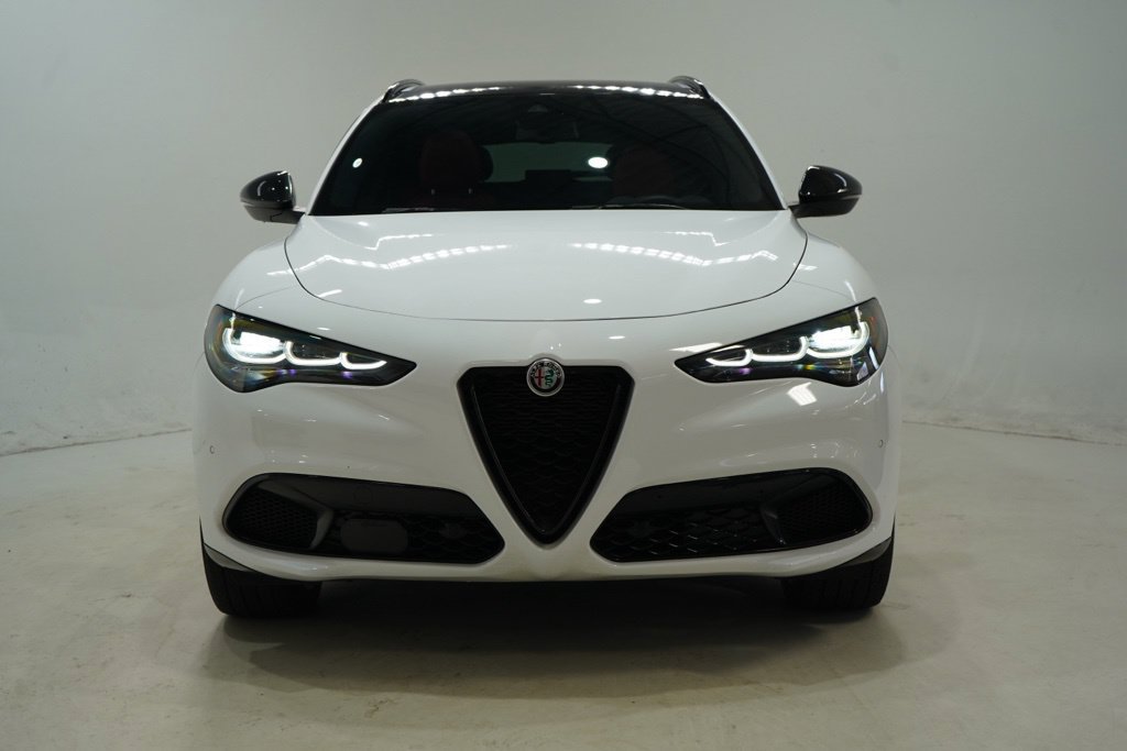 Used 2024 Alfa Romeo Stelvio Veloce AWD/4WD image 2