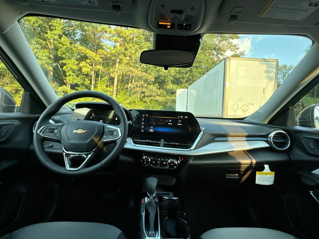 New 2026 Chevrolet Trax LT w/ LT Convenience Package FWD image 30