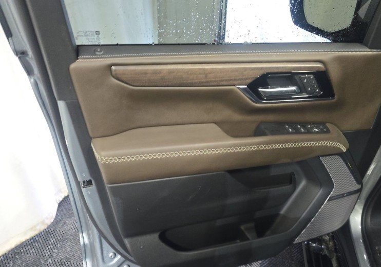 Used 2025 GMC Yukon XL Denali Ultimate image 9