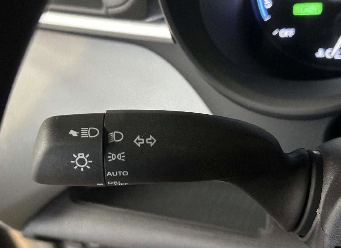 Used 2025 Toyota Sienna LE image 28