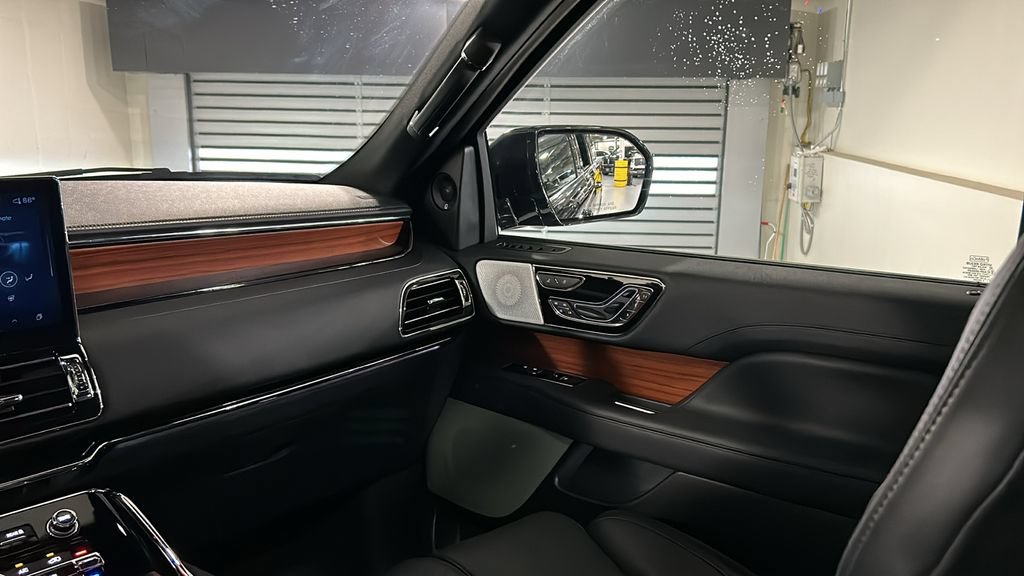 Used 2024 Lincoln Navigator L Reserve AWD/4WD image 26