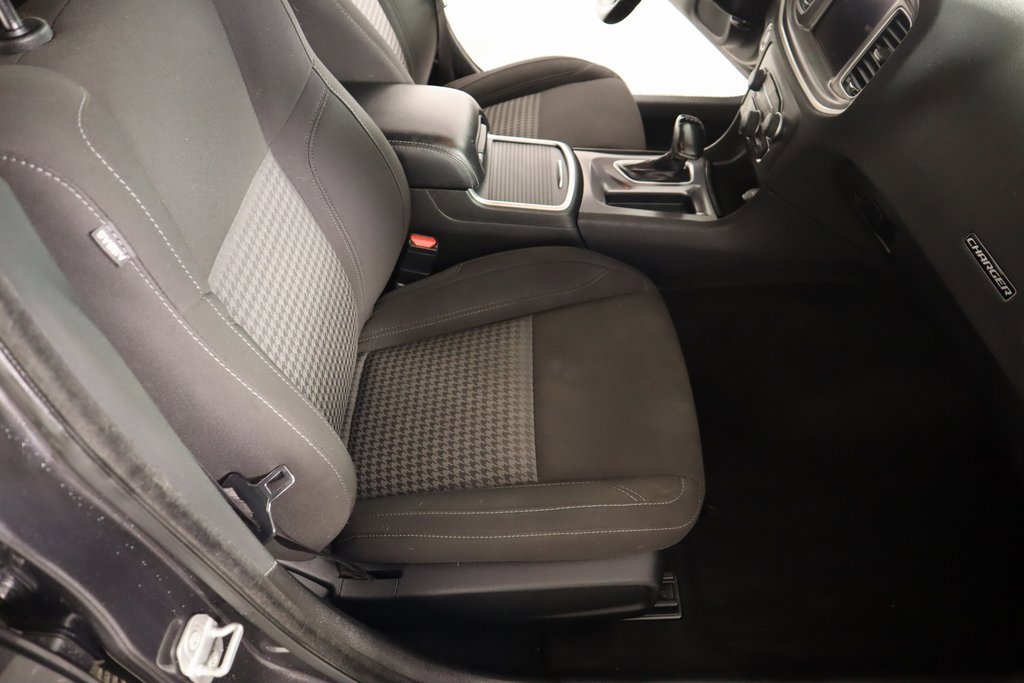 Used 2021 Dodge Charger SXT w/ Driver Convenience Group image 14