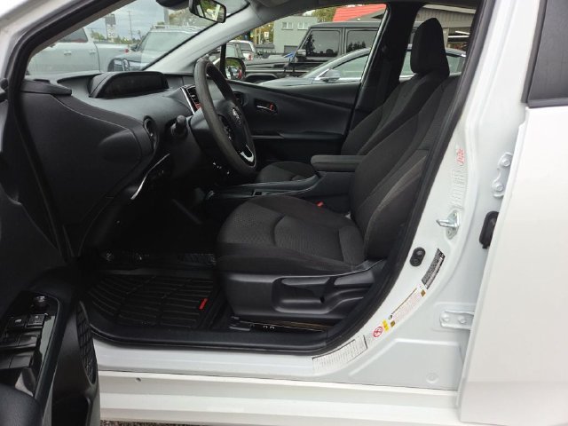 Used 2022 Toyota Prius LE FWD image 9