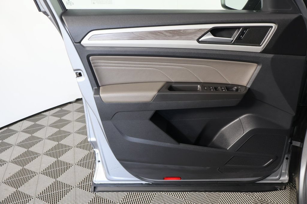 Used 2022 Volkswagen Atlas Cross Sport SE FWD image 12