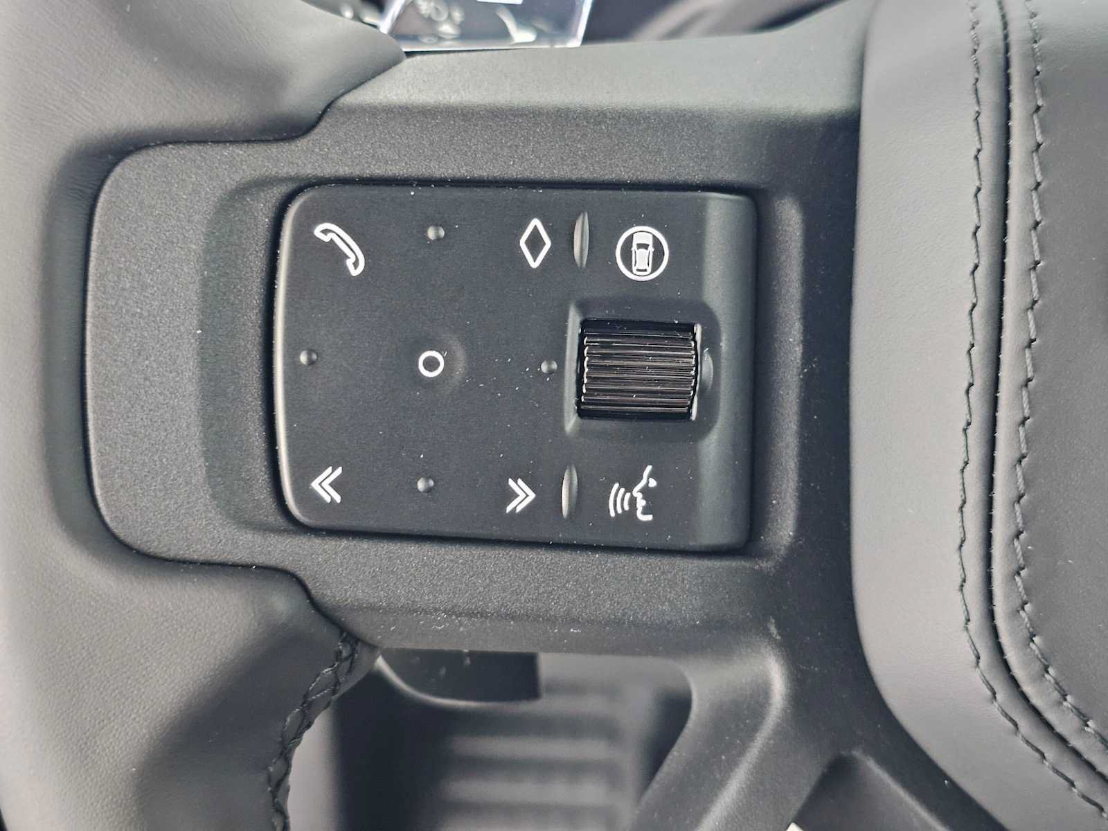New 2026 Land Rover Defender 110 OCTA AWD/4WD image 27