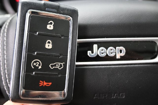 Used 2022 Jeep Grand Cherokee L Overland w/ Luxury Tech Group IV AWD/4WD image 48