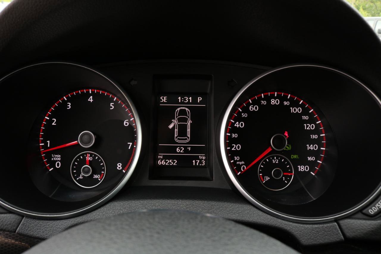 Used 2013 Volkswagen Golf 4-Door FWD image 32