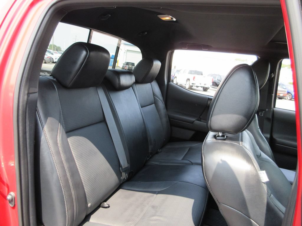 Used 2019 Toyota Tacoma TRD Sport AWD/4WD image 24