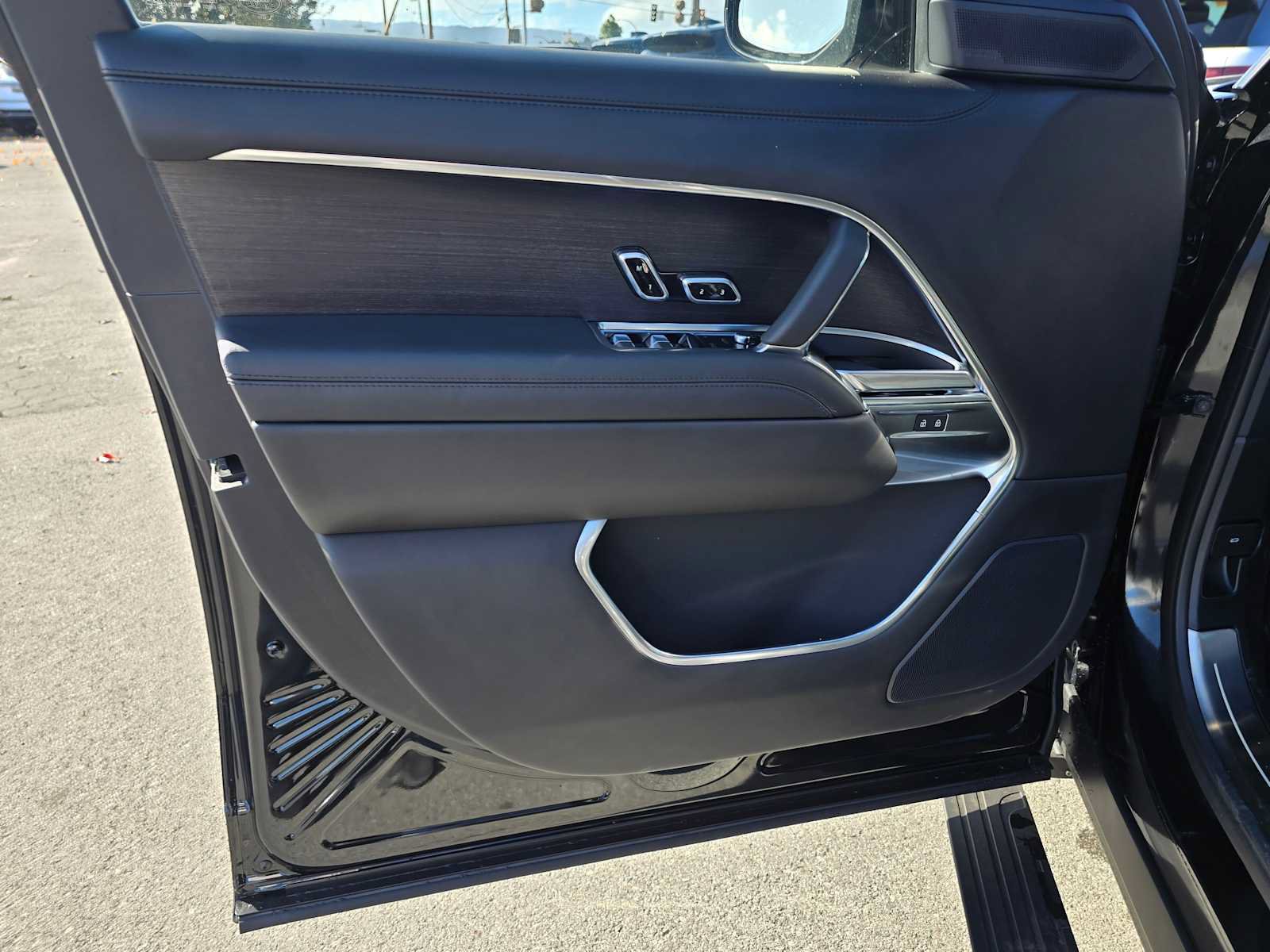 New 2025 Land Rover Range Rover SE AWD/4WD image 23