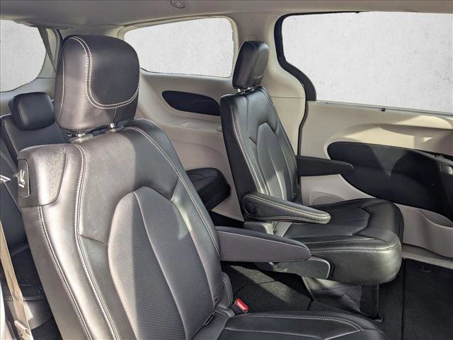 Used 2024 Chrysler Pacifica Touring-L image 18