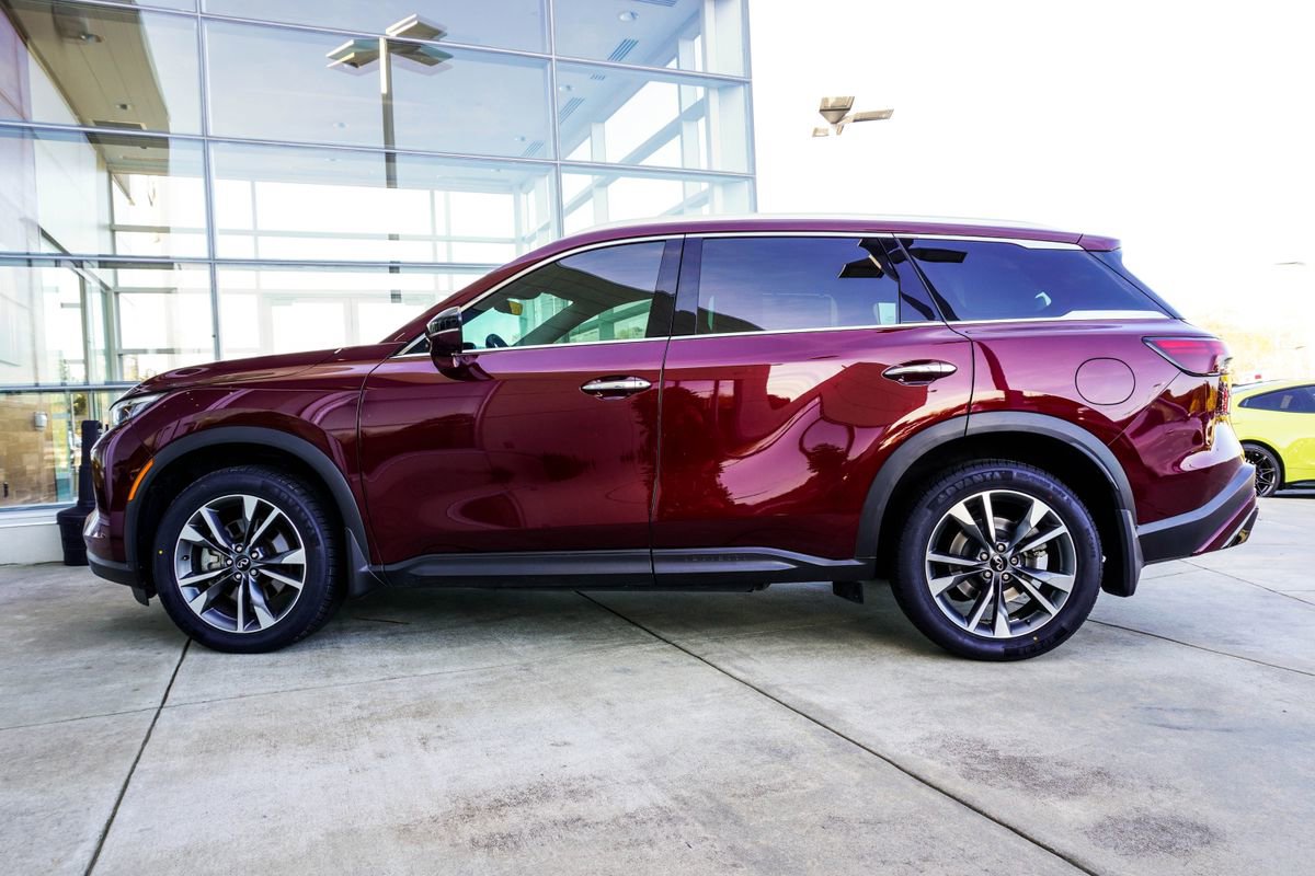 Used 2023 INFINITI QX60 Luxe w/ Performance Audio Package image 9