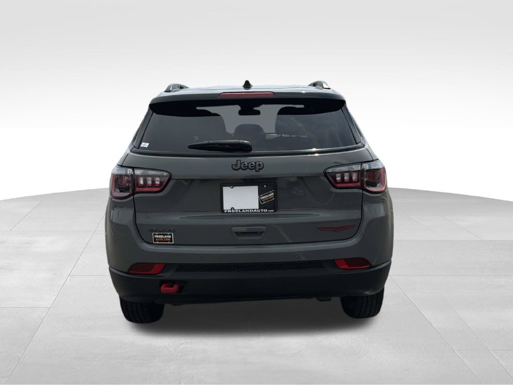 Used 2024 Jeep Compass Trailhawk AWD/4WD image 4