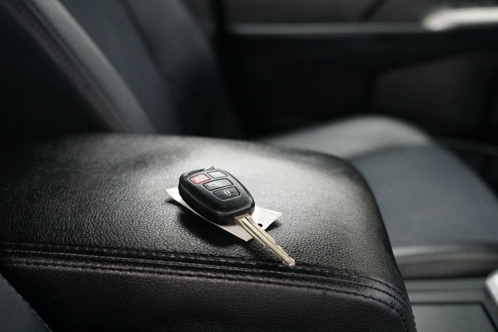 Used 2013 Toyota Camry SE FWD image 30