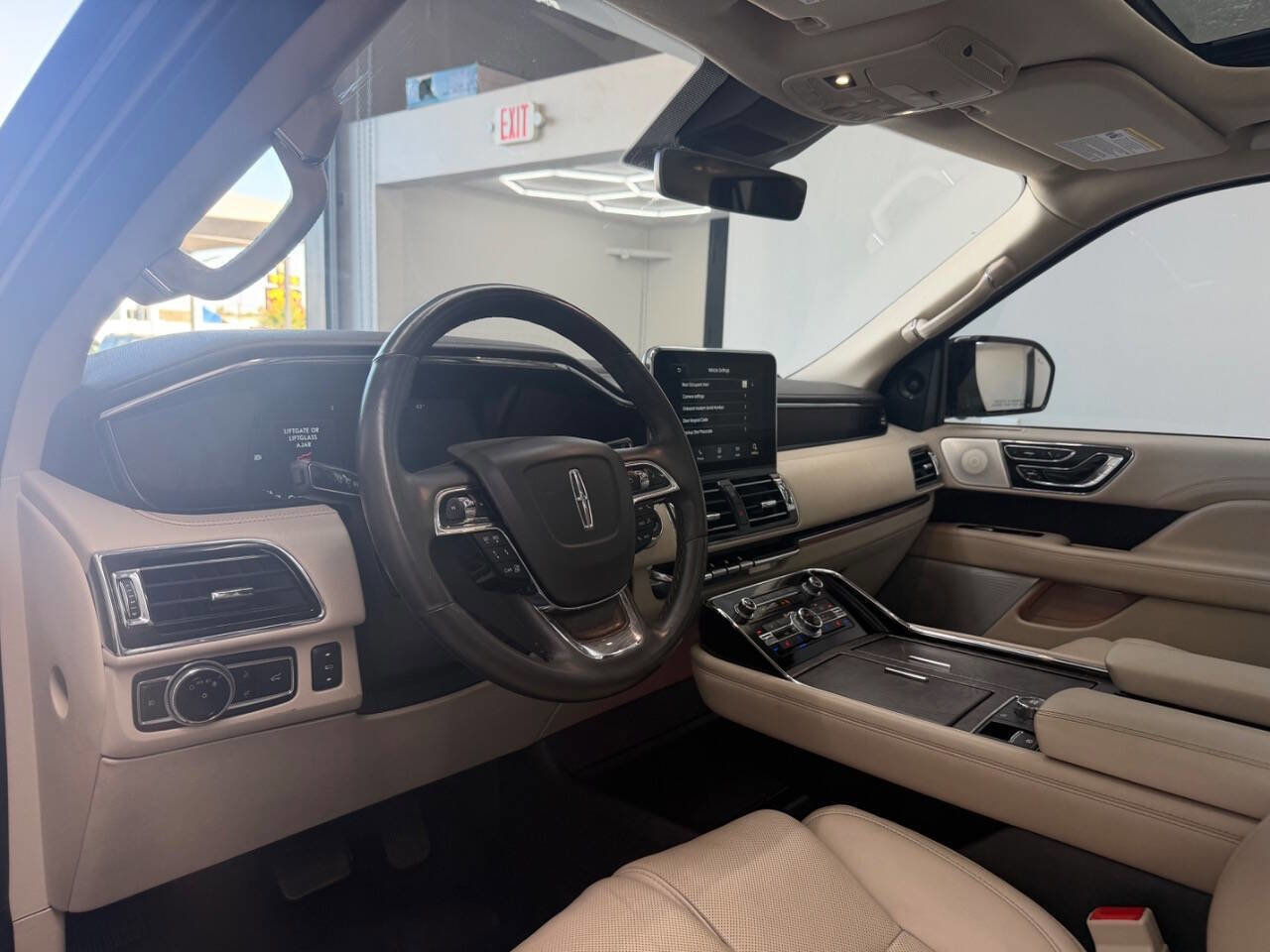 Used 2021 Lincoln Navigator Reserve AWD/4WD image 14