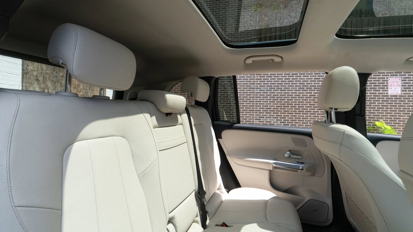 Used 2021 Mercedes-Benz GLB 250 4MATIC w/ Premium Package image 14