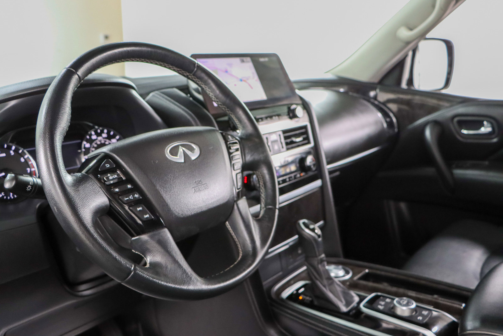 Used 2023 INFINITI QX80 Luxe w/ Cargo Package RWD image 25