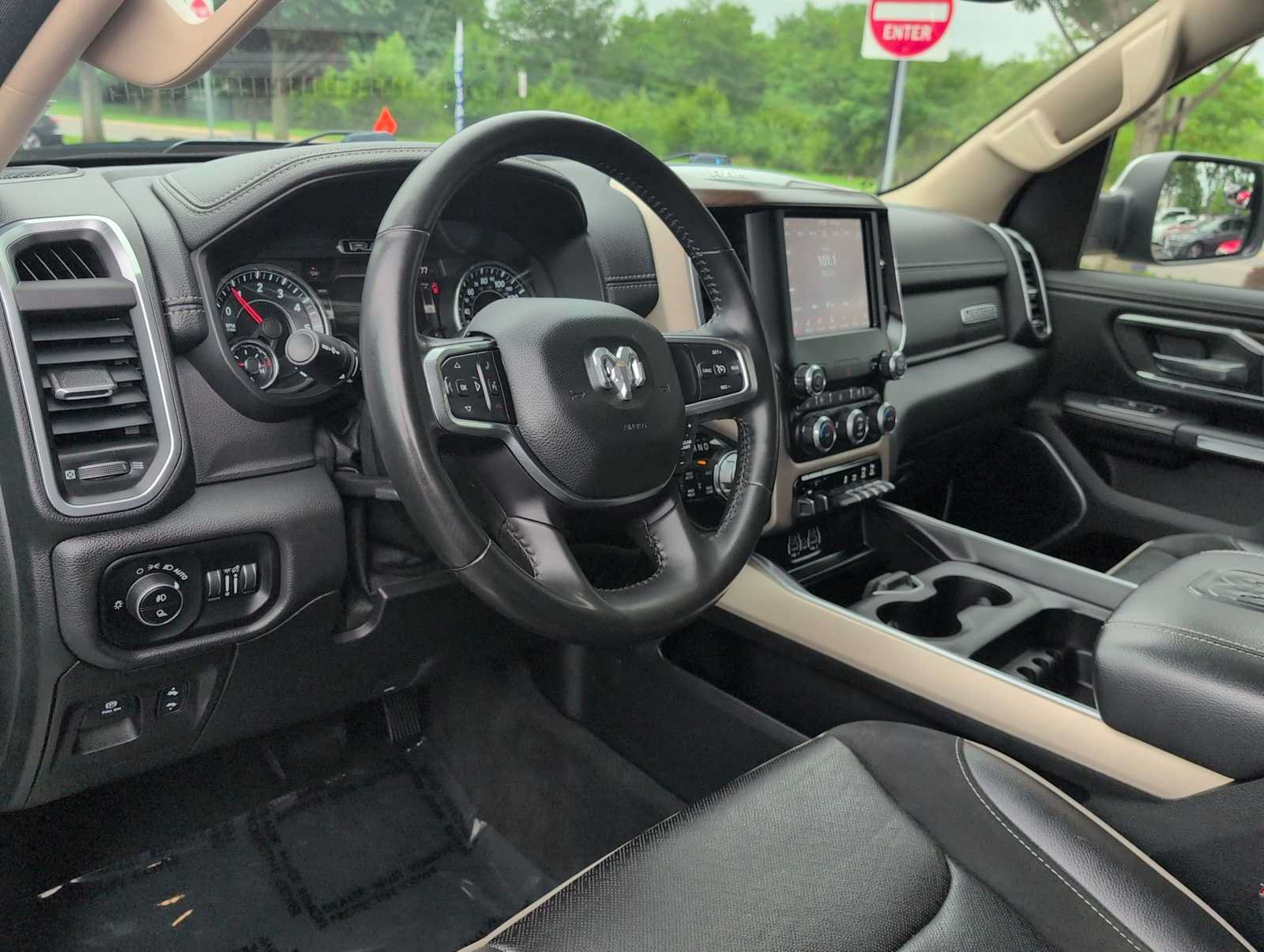 Used 2021 RAM 1500 Laramie AWD/4WD image 10