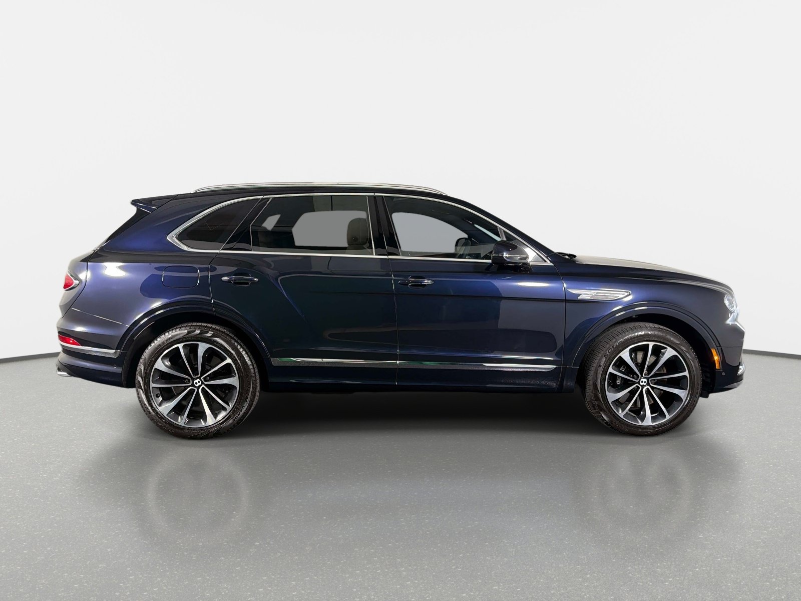 Used 2024 Bentley Bentayga AWD/4WD image 2