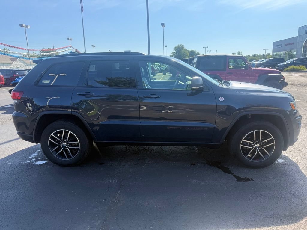 Used 2018 Jeep Grand Cherokee Trailhawk w/ Trailhawk Luxury Group AWD/4WD image 2