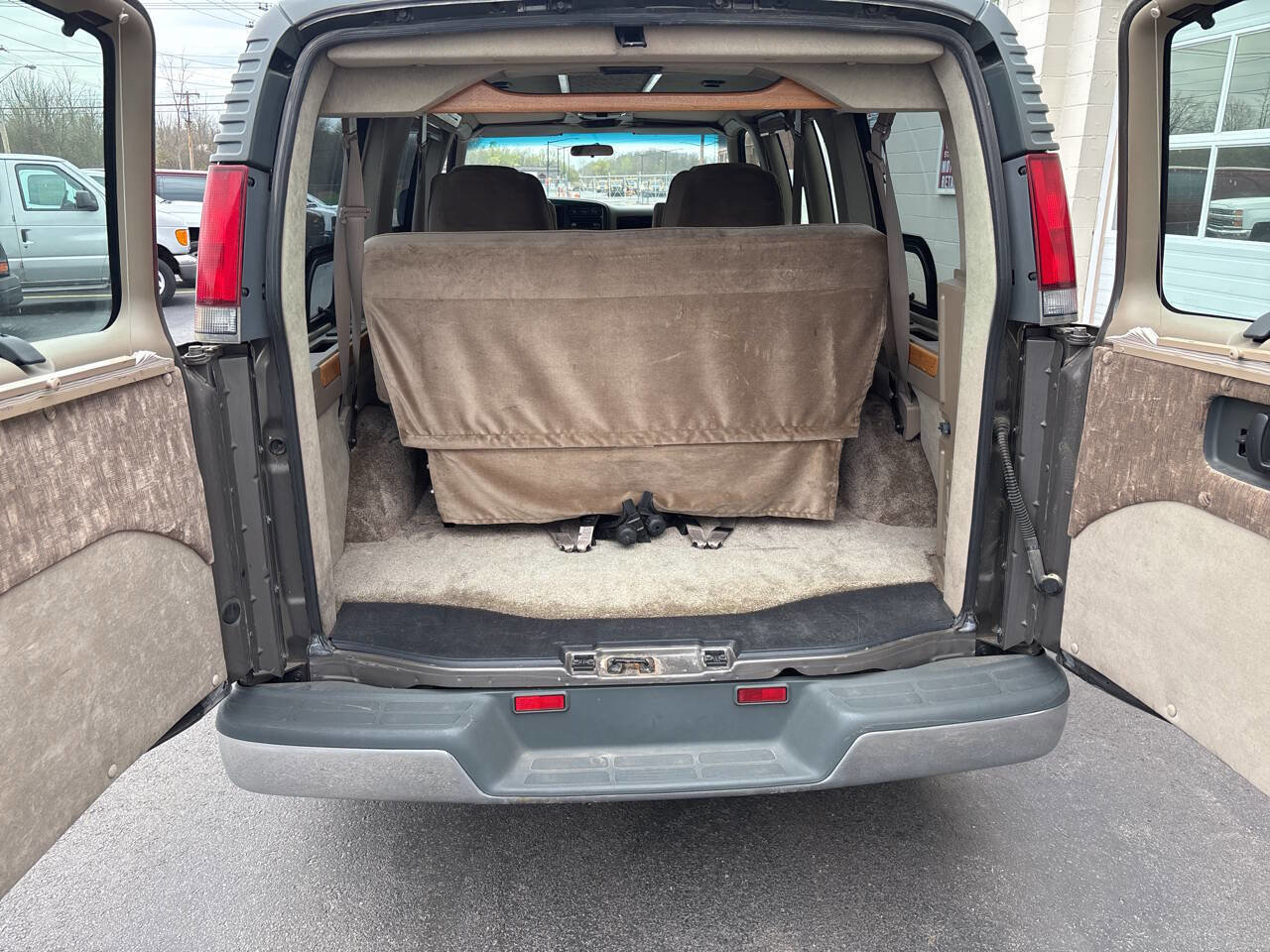 Used 2001 Chevrolet Express 1500 RWD image 13