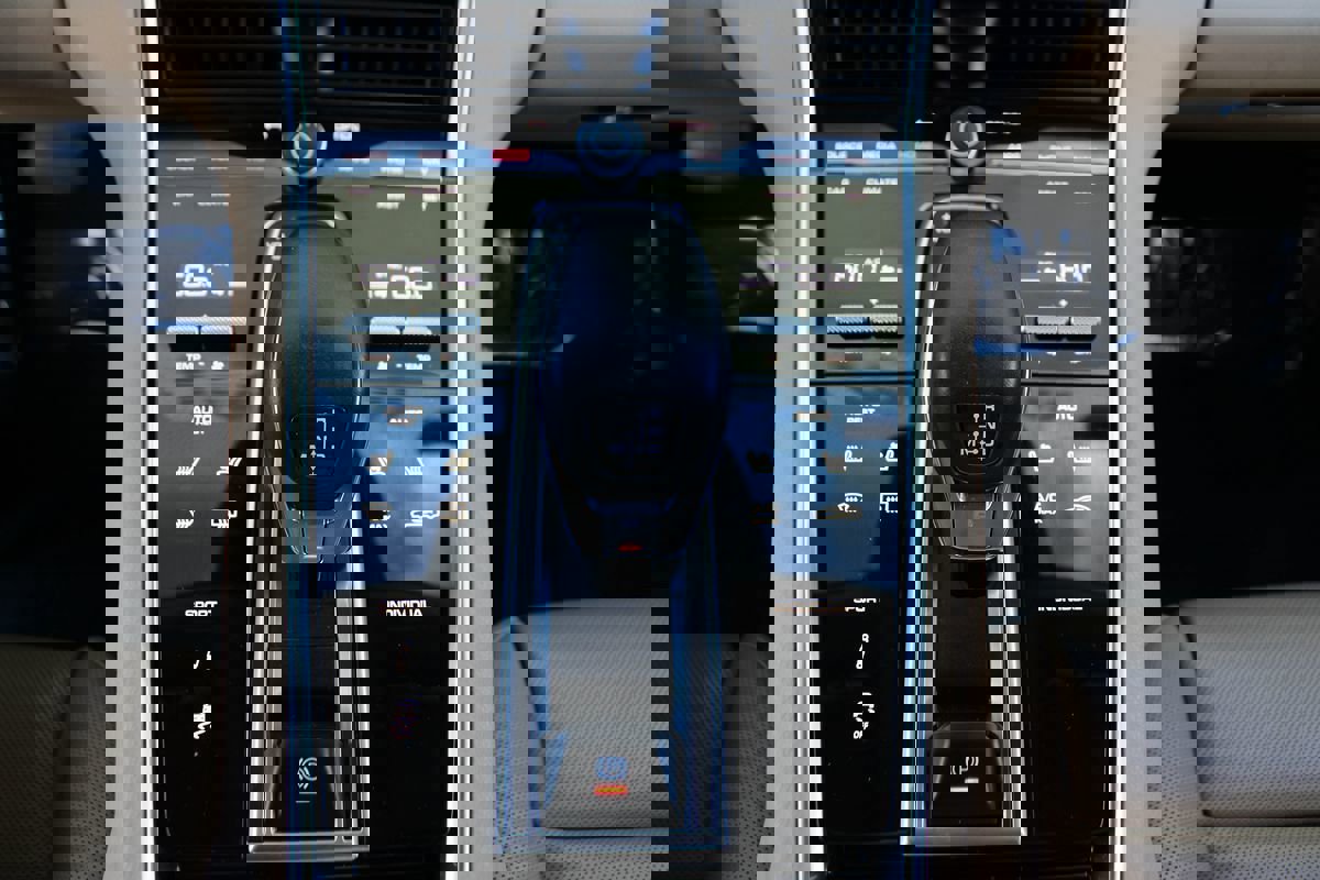 Used 2021 Porsche Panamera w/ Premium Package image 33