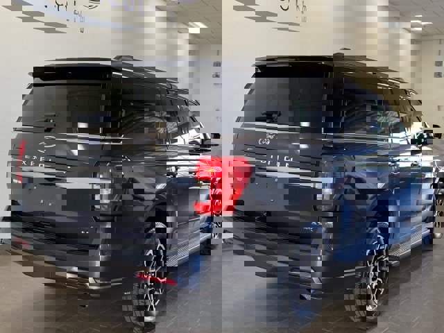 Used 2023 Ford Expedition Max XLT image 9