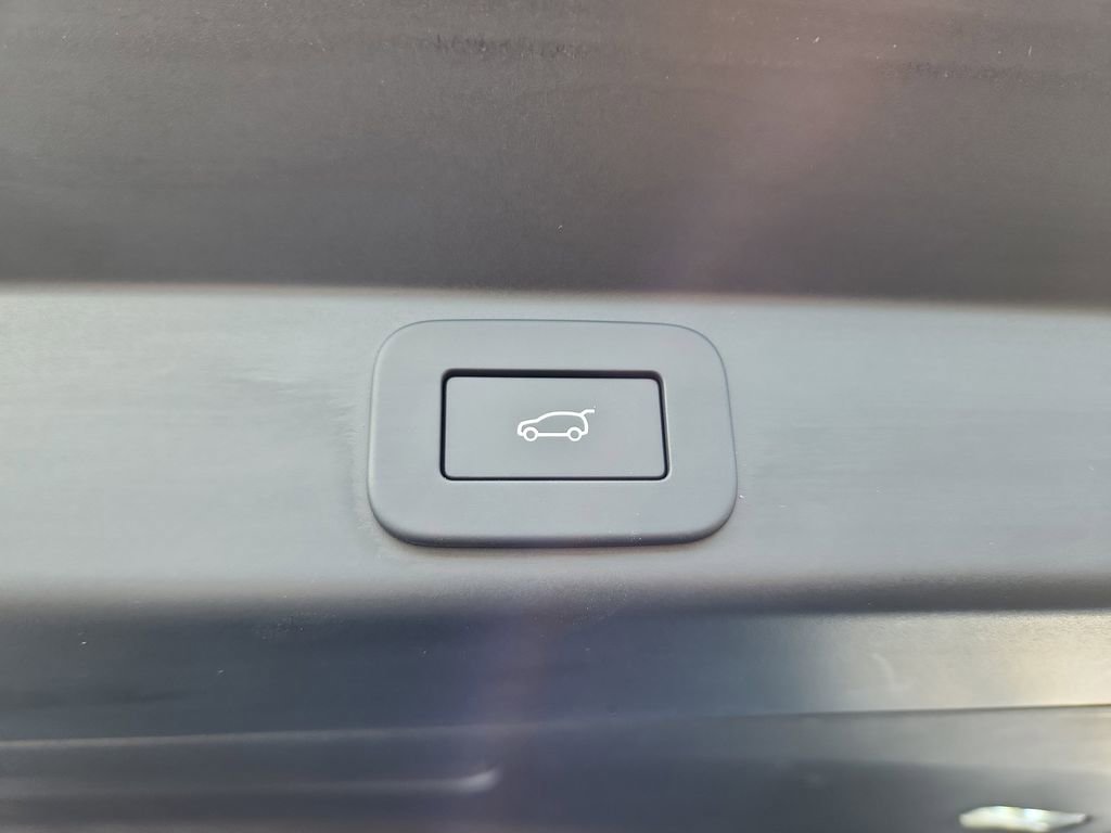 Used 2025 Land Rover Range Rover Sport SE image 14