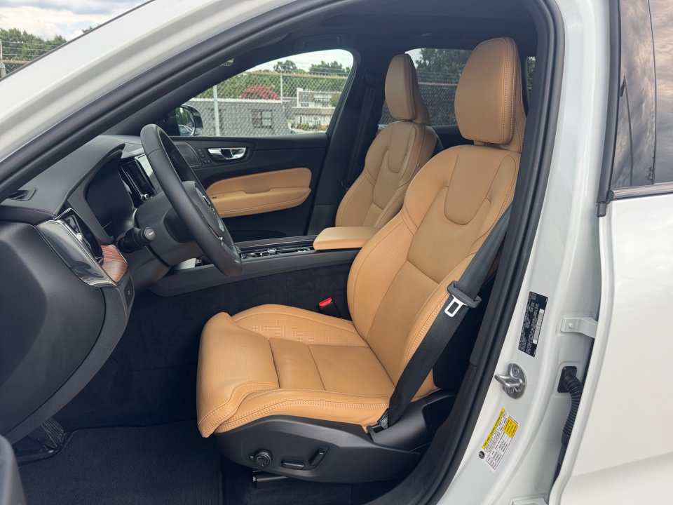 Certified 2024 Volvo XC60 B5 Ultimate AWD/4WD image 30
