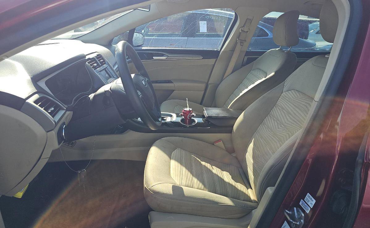 Used 2016 Ford Fusion SE FWD image 7