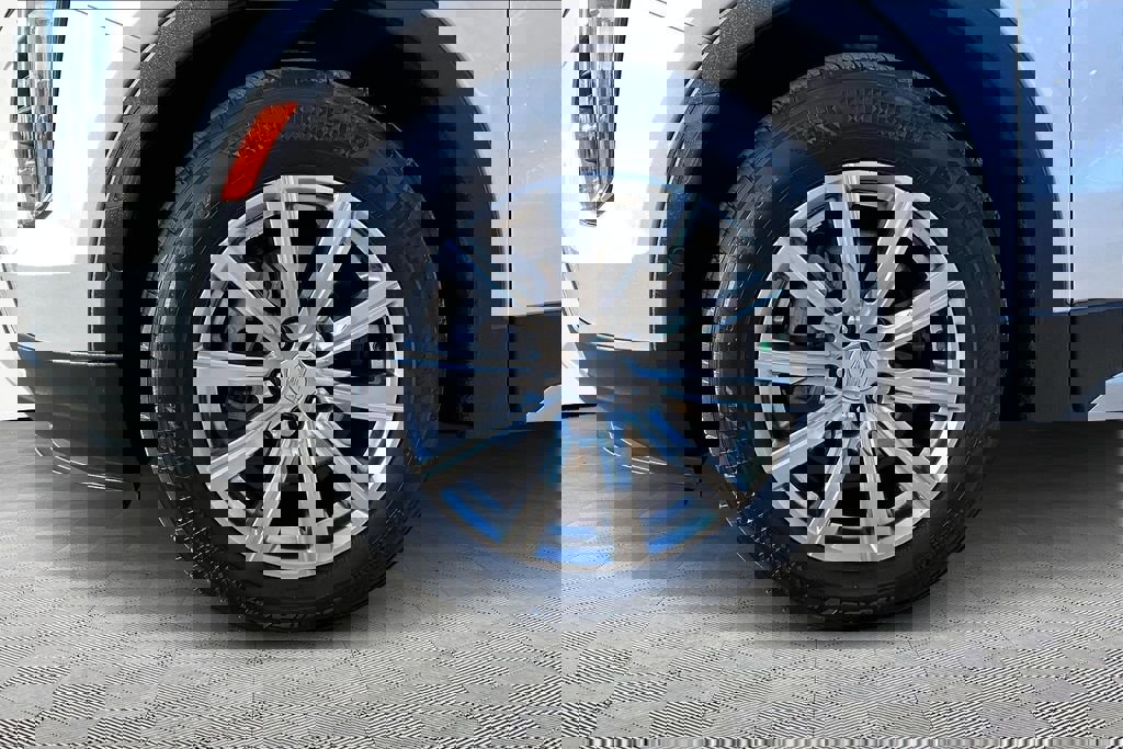 Used 2022 Cadillac XT4 Premium Luxury w/ Enhanced Visibility Package image 9