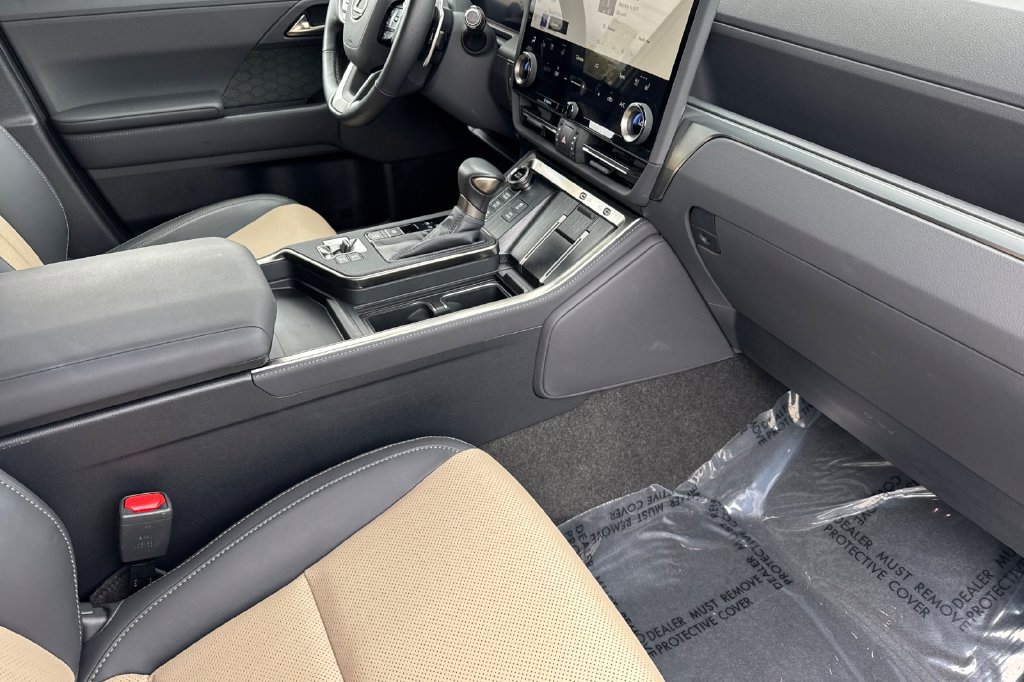 Used 2025 Lexus GX 550 w/ Accessory Package (32) AWD/4WD image 19