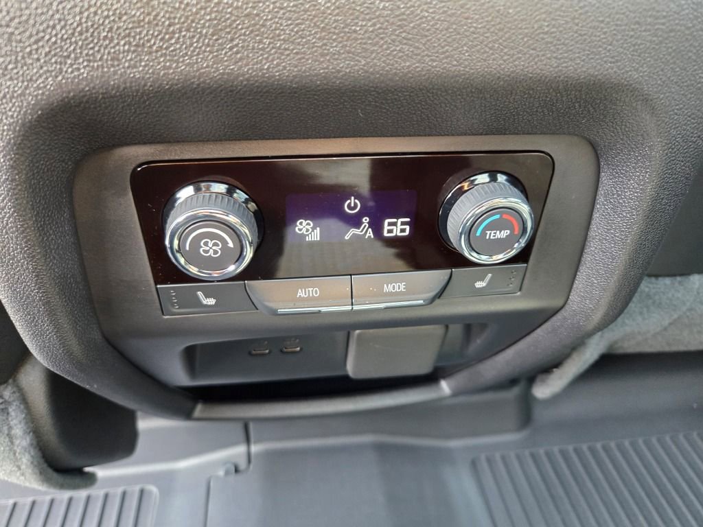 New 2026 Chevrolet Traverse High Country w/ LPO, Floor Liner Package image 17