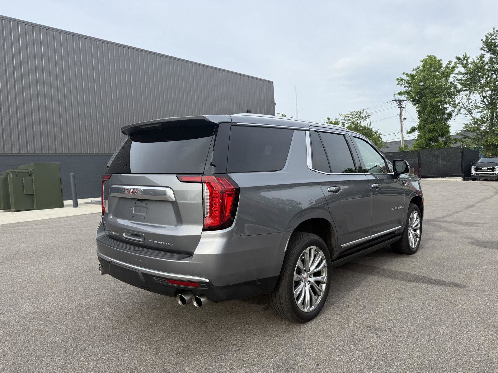 Used 2022 GMC Yukon Denali AWD/4WD image 3