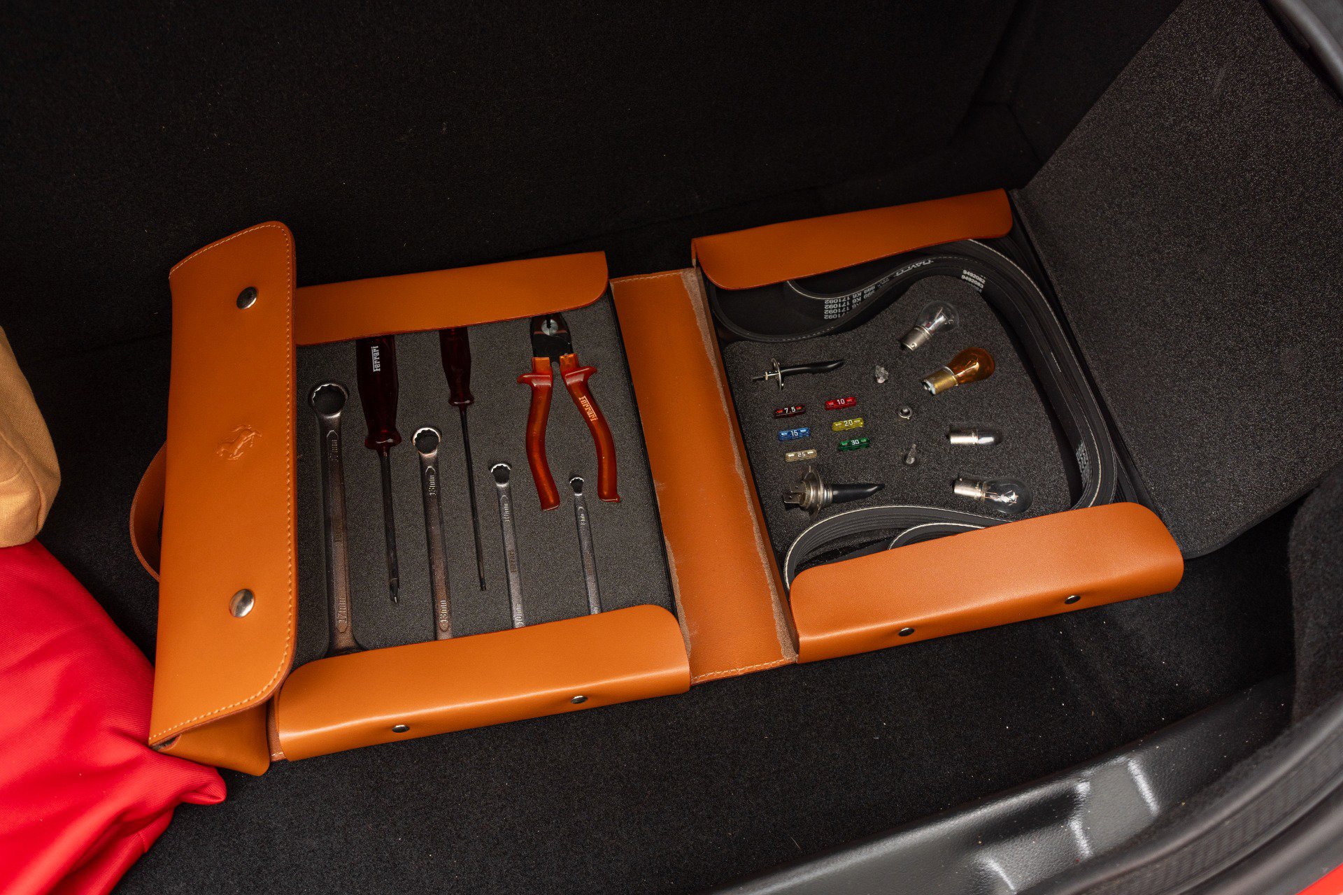 Used 2001 Ferrari 550 Maranello Coupe RWD image 37
