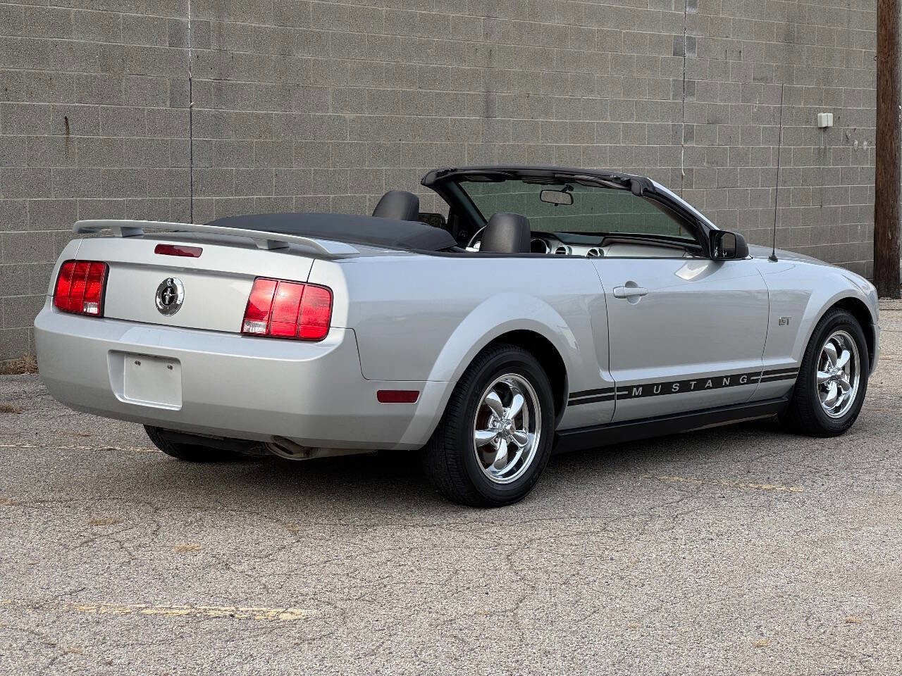 Used 2005 Ford Mustang Convertible image 13