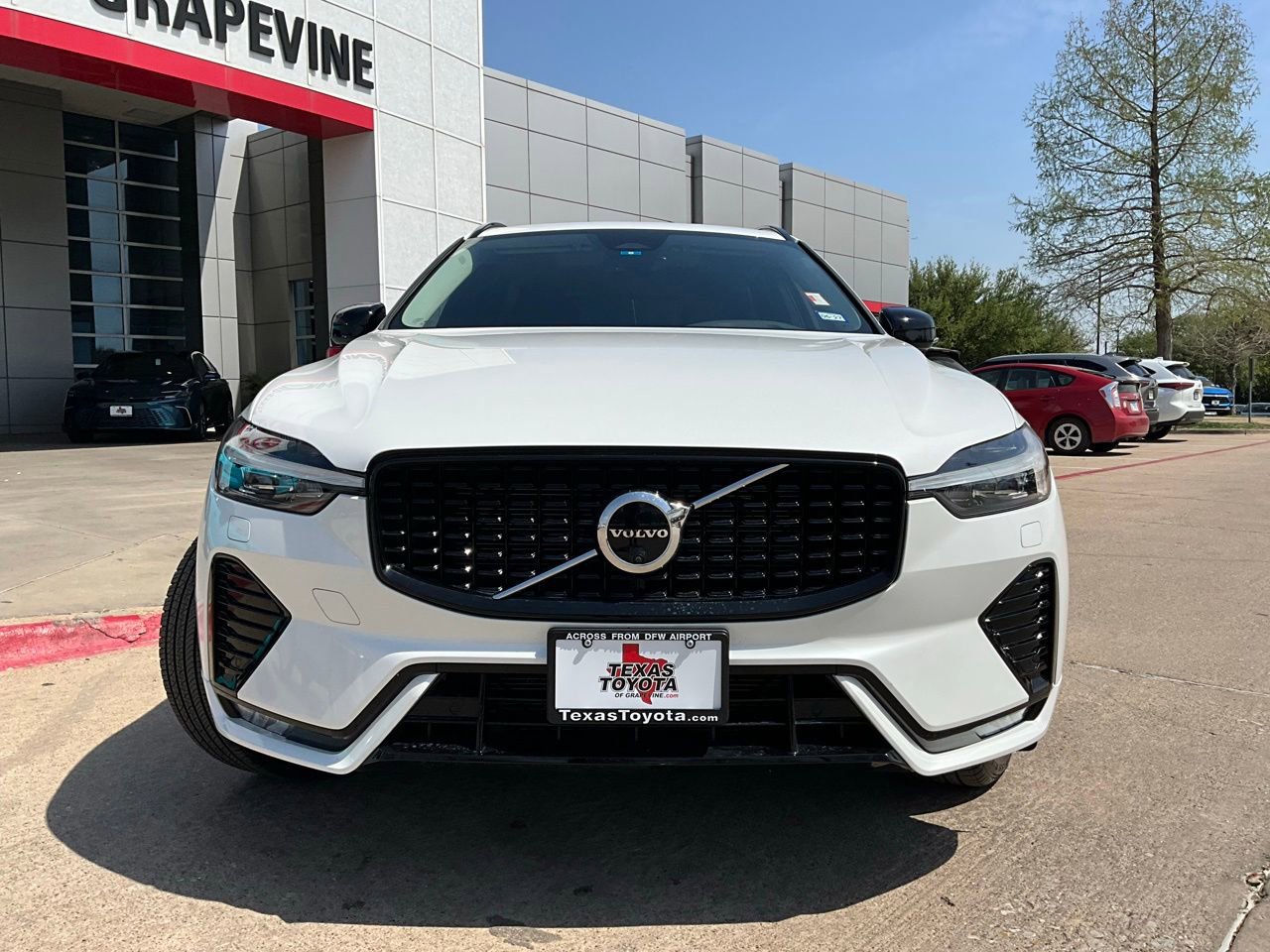 Used 2025 Volvo XC60 B5 Plus w/ Protection Package Premier image 4