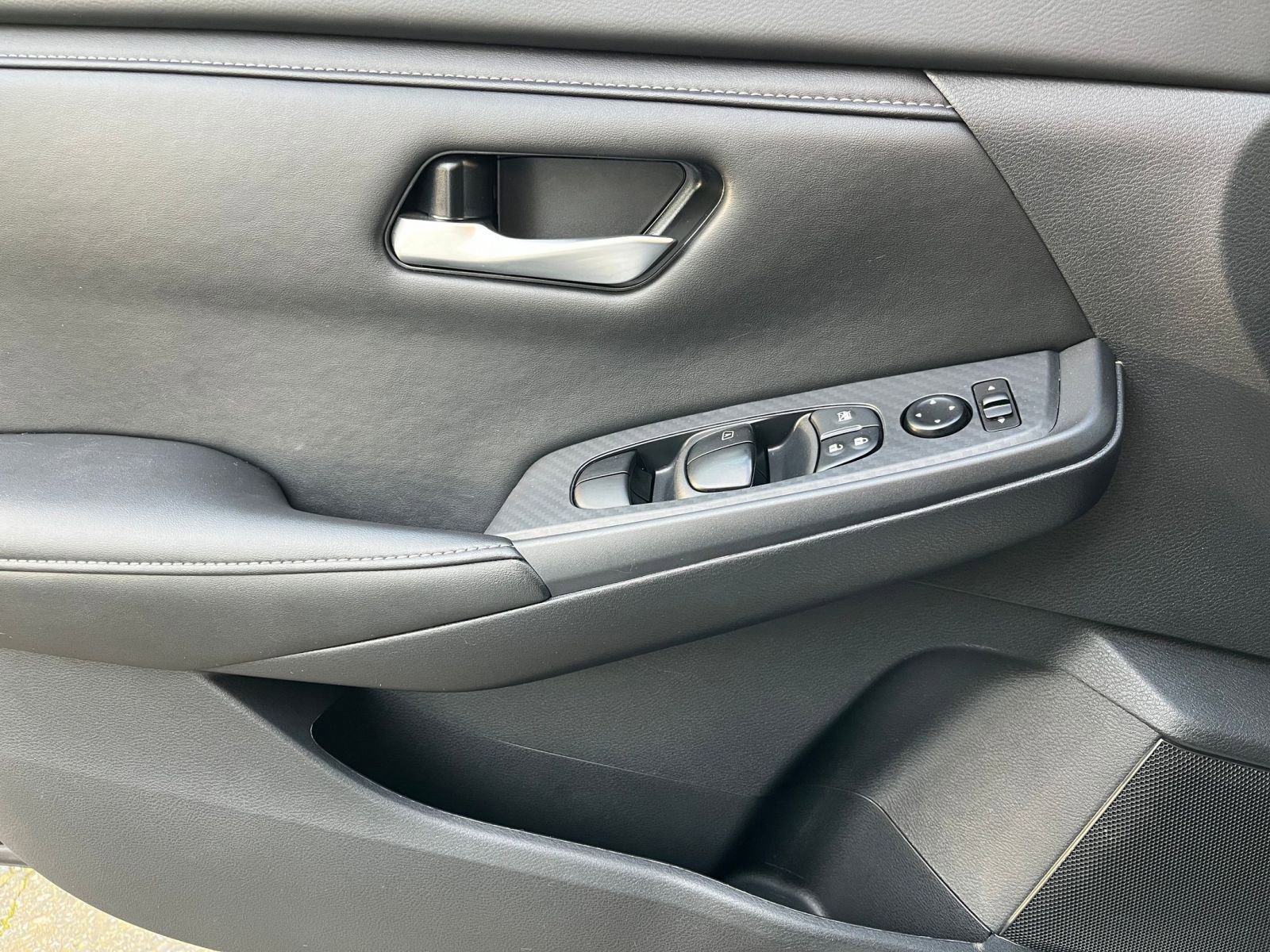 Used 2025 Nissan Sentra SV image 18