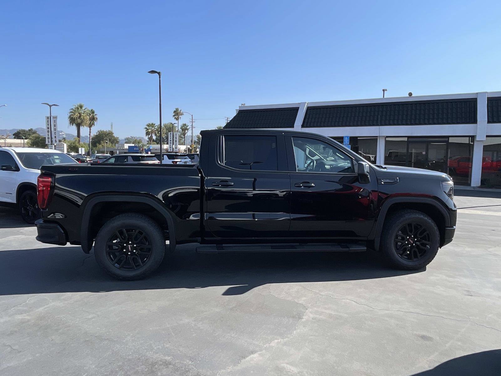 New 2026 GMC Sierra 1500 Elevation image 4