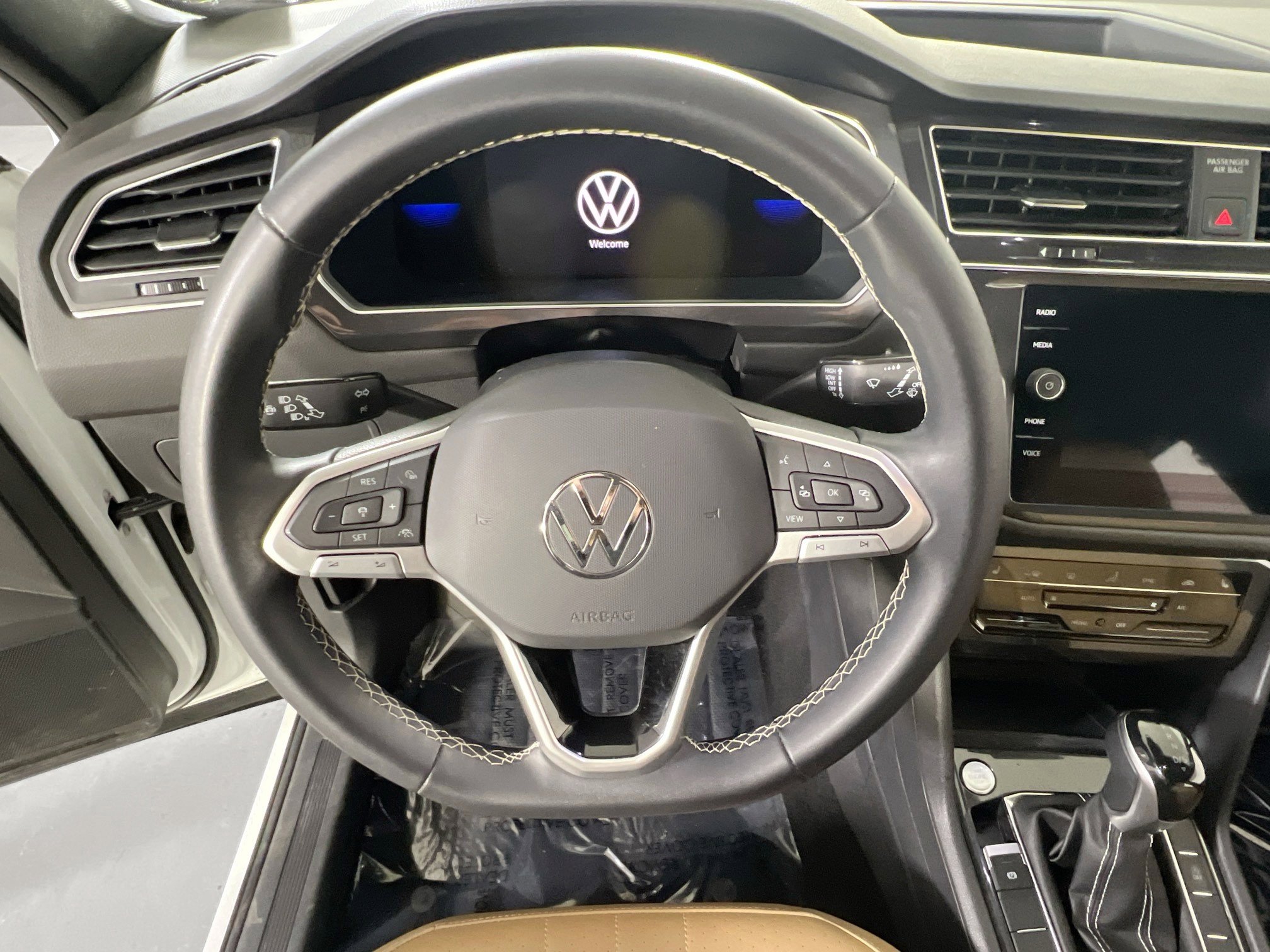 Used 2022 Volkswagen Tiguan SE AWD/4WD image 11