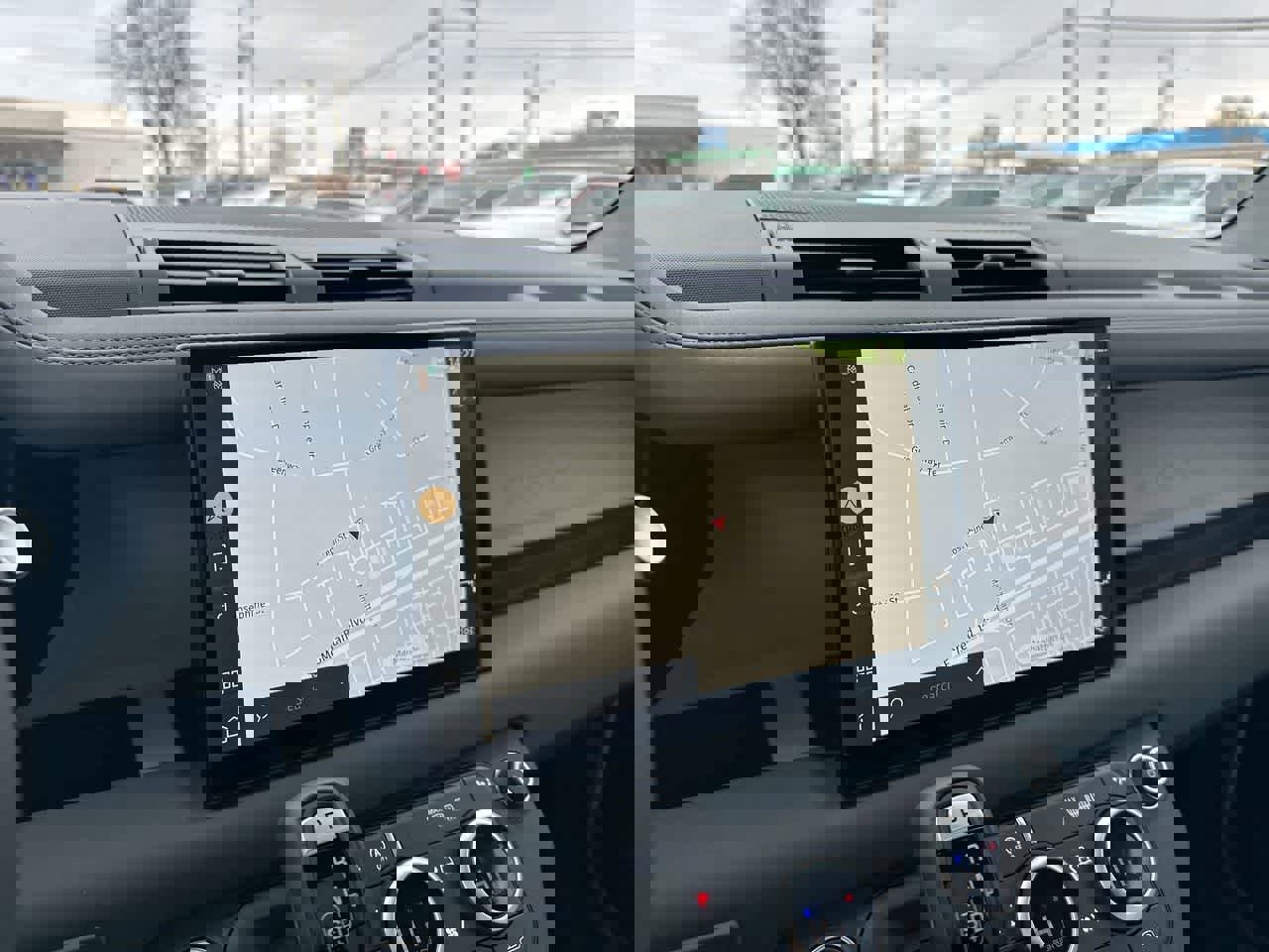 Used 2025 Land Rover Defender 90 S image 30