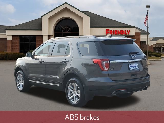 Used 2018 Ford Explorer XLT image 3