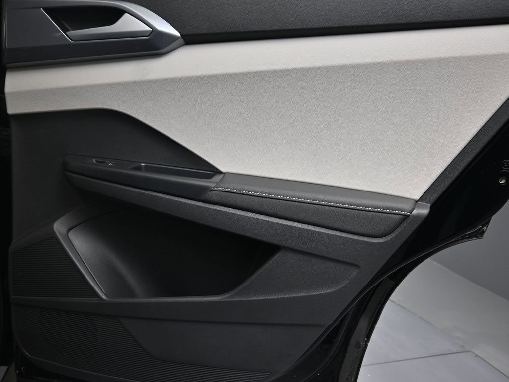 New 2025 Volkswagen Taos SEL image 14