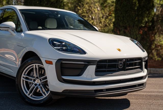 Used 2024 Porsche Macan T w/ Premium Plus Package image 5