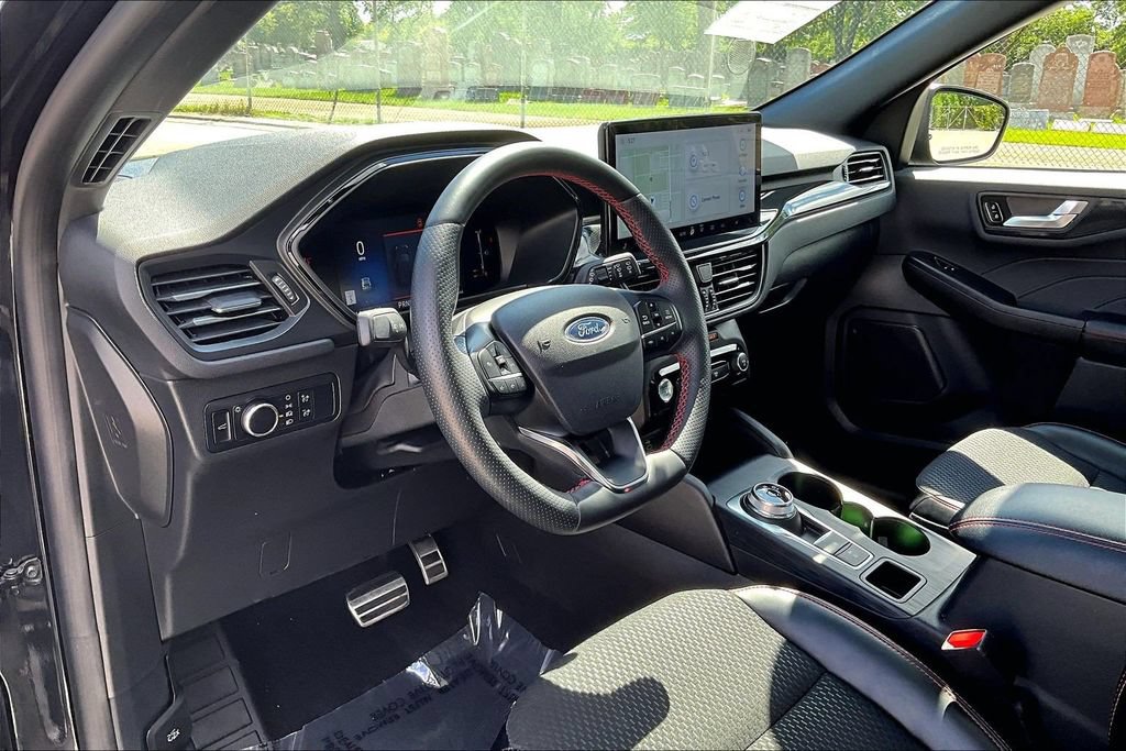 Used 2024 Ford Escape ST-Line w/ Tech Pack #1 AWD/4WD image 13