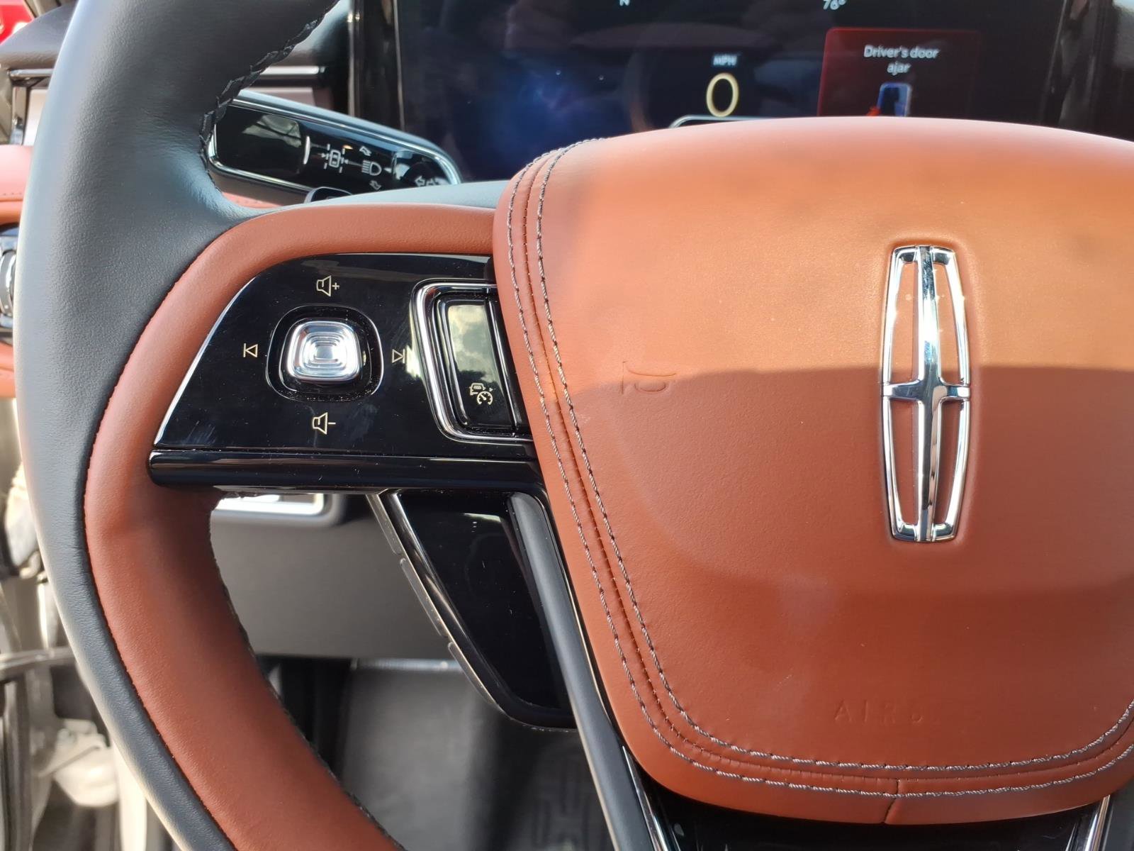 Used 2025 Lincoln Aviator Reserve w/ Luxury Package image 14