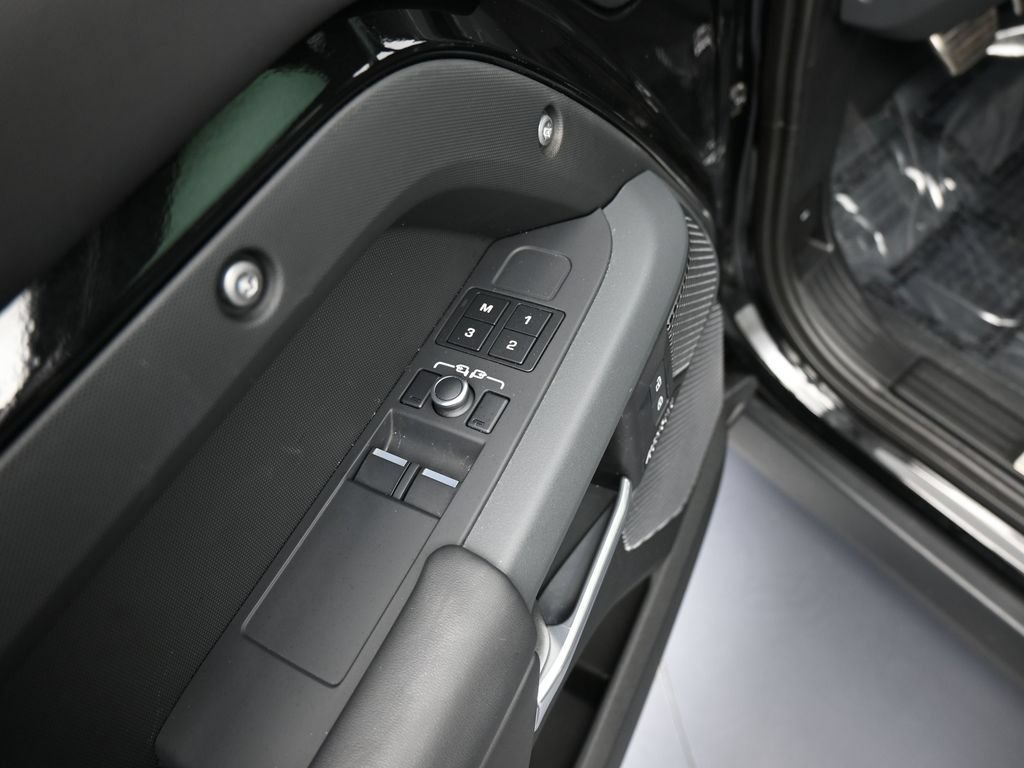 Used 2023 Land Rover Defender 90 X AWD/4WD image 14